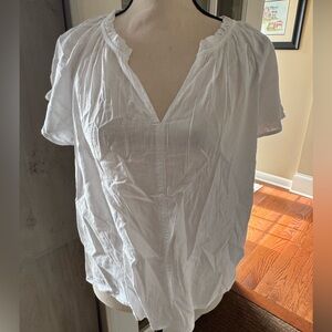 NWT size medium gap women’s white thin flutter sleeve top